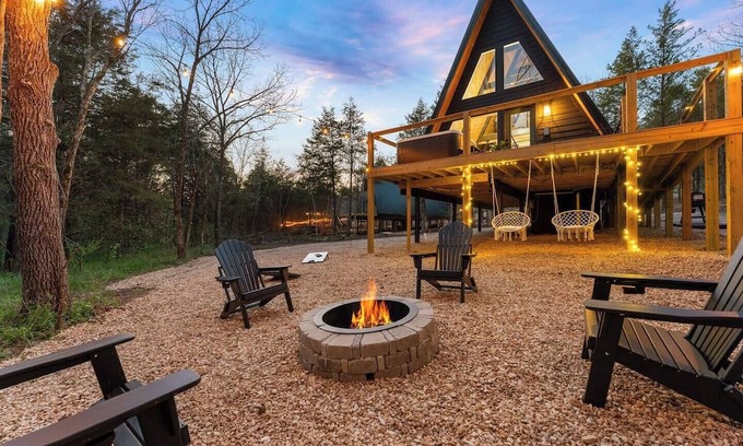 Omaha Cabina | Modern Creekside A-Frame w/Hot Tub & Forest Views