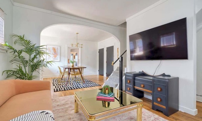 Hosford-Abernethy Apartamento | Warhol Suite ~ Cozy Apartment ~ 92 WalkScore