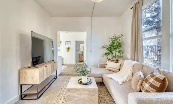 Corbett - Terwilliger - Lair Hill Casa | Cozy Haven by the Hill - Downtown & OHSU!