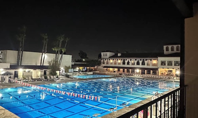 Fountain Valley Condominio | Resort Style Home near Beaches & Disneyland