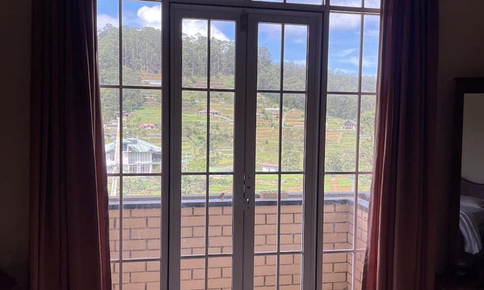 Nuwara Eliya Cama Y Desayuno | Charming 4-bedroom bed & breakfast with AC, WiFi in brilliant Nuwara Eliya