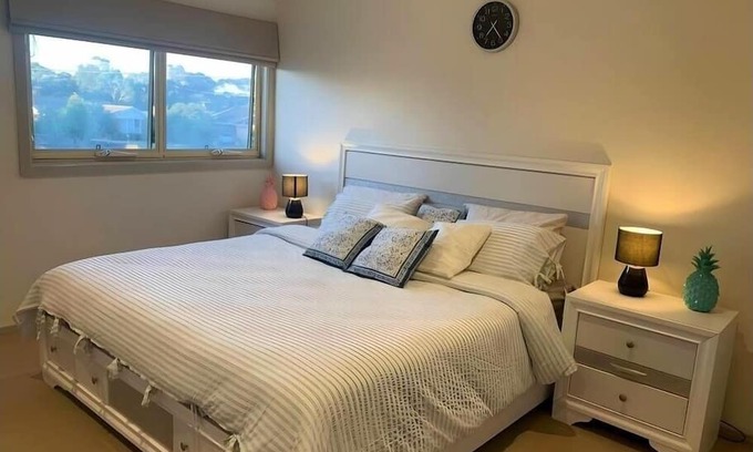 Fawkner Casa | Private 1BR in Fawkner Home with Garden