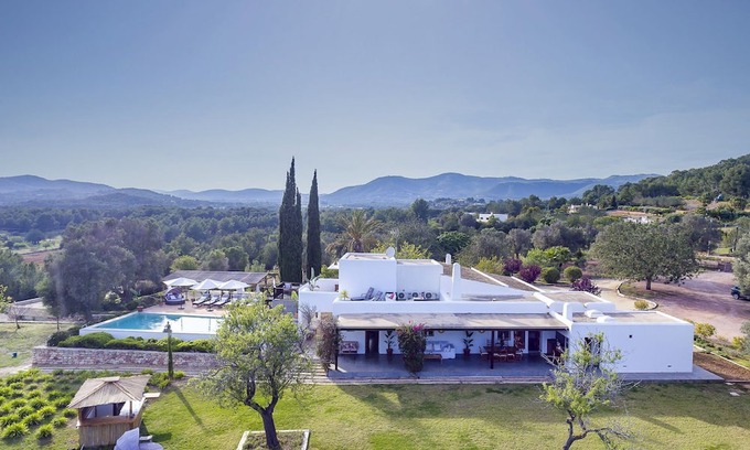 Santa Eulalia del Río Villa | Villa en Santa Eulalia Del Río con 9 habitaciones, capacidad 18