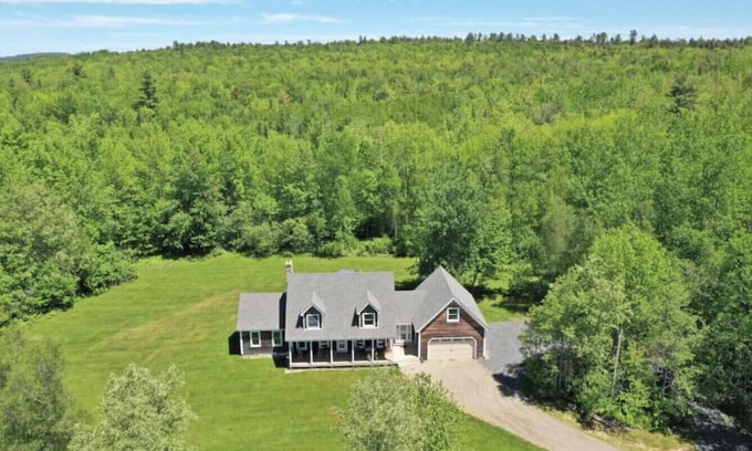 Belfast Casa | Timber Tide Retreat Just 15 Minutes to Belfast