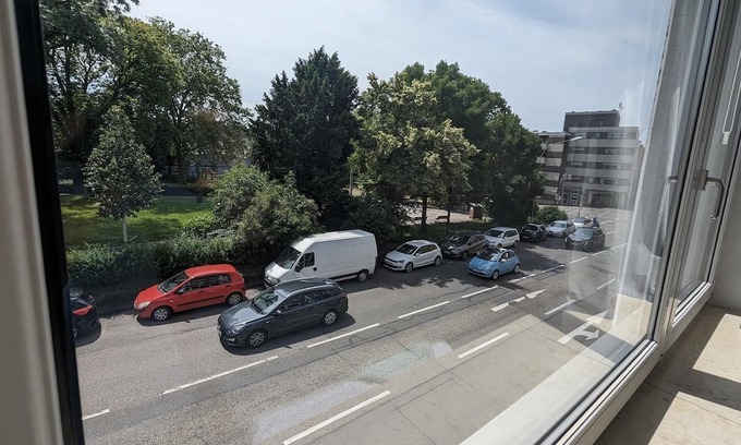 Pforzheim Apartamento | 1.5 family room shower room, 2 beds, breakfast corner, workstation, central