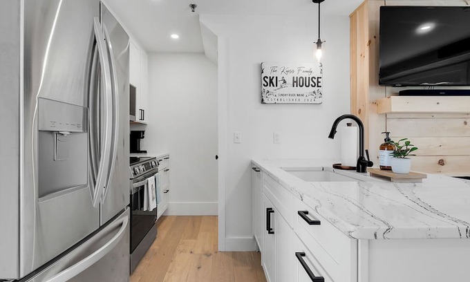 Bethel Condominio | Cozy condo in charming Bethel