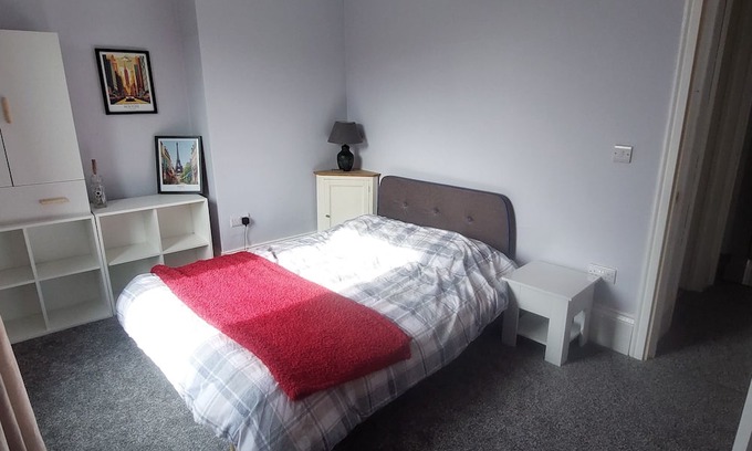 Darfield Casa | Charming 2-bedroom family/work friendly house near Barnsley