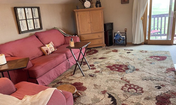 Bozeman Apartamento | Views, views, views! Cute apartment for 2! It is as if you are in a fire tower!