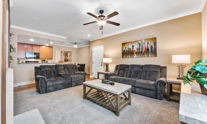 Reno Apartamento | Stylish 3BR Apt with Pool, Gym & Basketball Court