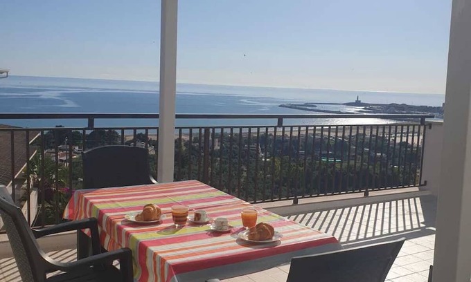 Chiesiola Apartamento | Two-room apartment 550m from the sea with sea view terrace