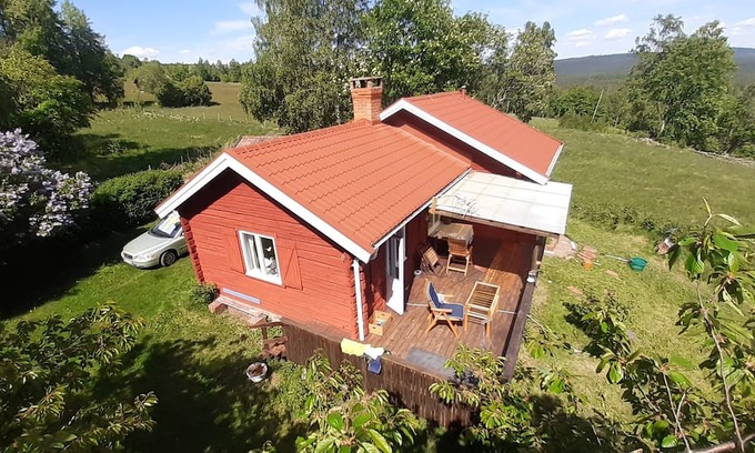 Bjursas Cabaña | Dala cottage with stunning views near forest and lake