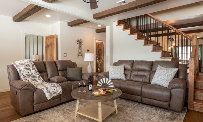 Jeffersonville Casa | The Roost: Modern Farmhouse Getaway