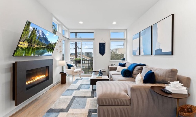 Ballard Condominio | Ballard's Best: Patio & Style