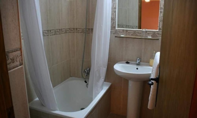 Trujillo Apartamento | HABITACIÓN DOBLE CON BALCÓN EN PLAZA MAYOR DE TRUJILLO