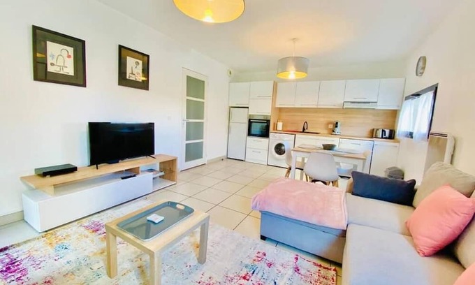 La Gare Apartamento | 2-BEDROOM CITY CENTER APARTMENT WITH BALCONY AND ELEVATOR