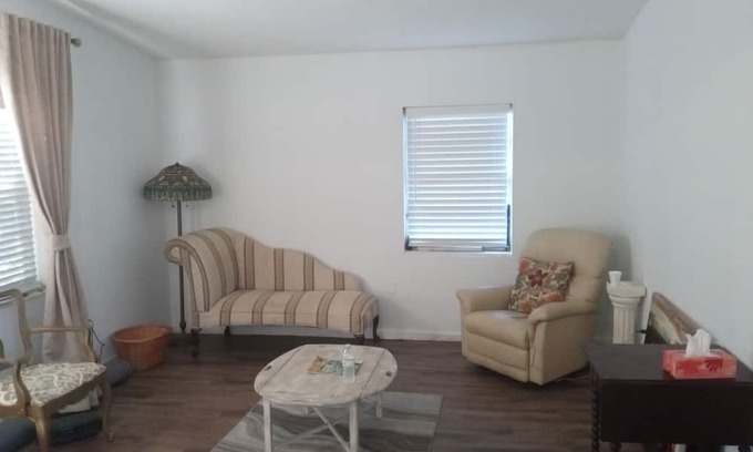 Lake Wales Otro | Farmhouse unit in amazing Lake Wales with WiFi, AC