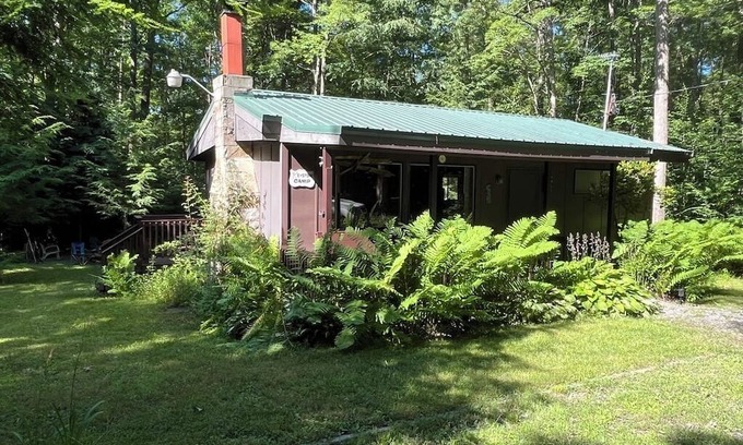 Fleming Cabina | Fantastic 2-bedroom cabin in Black Moshannon State Park. Only 20 mins from PSU!