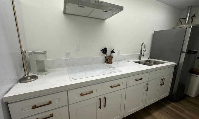 Greenacres Apartamento | Charming studio in wonderful Bakersfield with AC, WiFi
