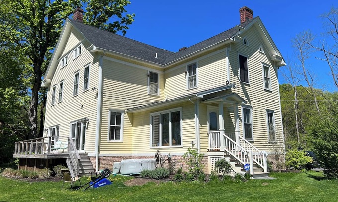 Stuyvesant Casa | Large Hudson Valley country retreat, directly on the Hudson River, private beach