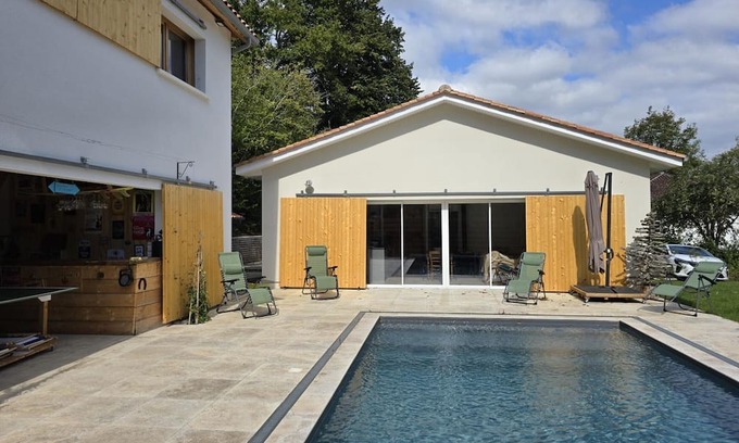 Chateau-l'Eveque Cabaña | Independent house with private pool, Wi-Fi and air conditioning