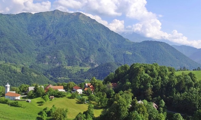 Logarsce Apartamento | 2-bedroom guest suite in Logaršče w/Mountain Views near Most na Soči
