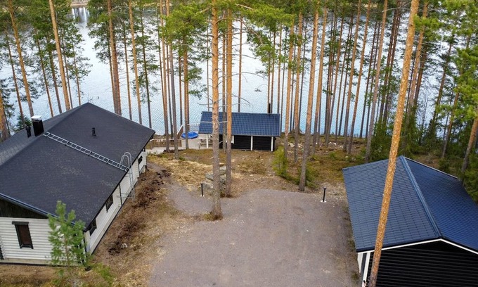 Lotjola Cabina | Villa Norppa rantasauna ja kylpypalju Punkaharjulla. Upea maisema Saimaalle.