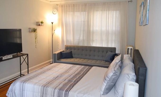 Kenwood Apartamento | Prime Location Studio Unit with Historic Charm Near Shops &Parks