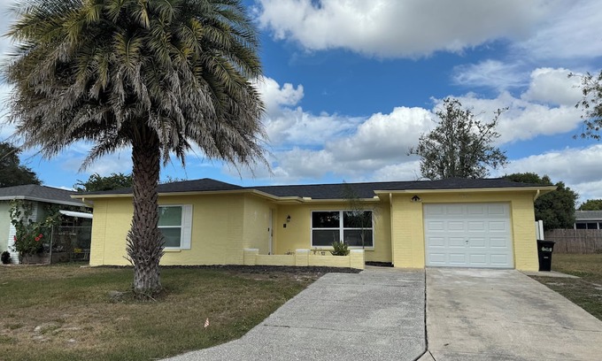 Palm Terrace Gardens Casa | Cozy Gulf Coast Getaway 3 BR 2 BA house in charming Port Richey with WiFi, AC.
