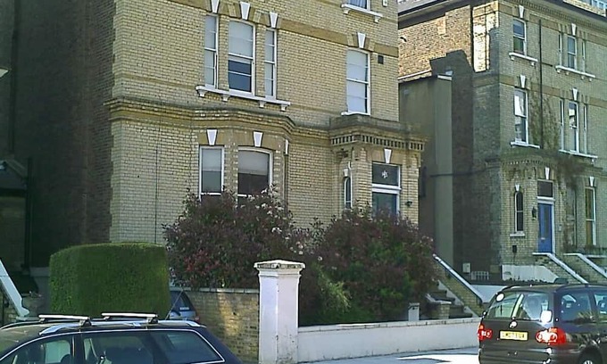 Swiss Cottage Apartamento | Beautiful studio with en suite and roof terrace located central smart location