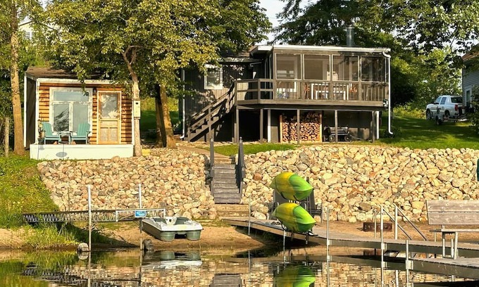 Richwood Cabina | Leaf Lake Haven -A lakeside getaway at its best - summer, fall, winter or spring