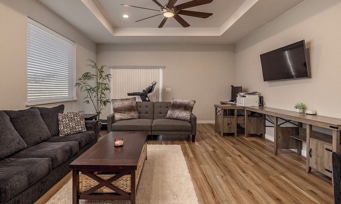 Palmer Casa | 3-bedroom townhome in perfect Palmer with WiFi
