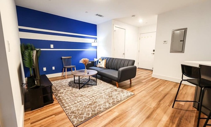 Brewerytown Apartamento | Imagine a stylish escape in Glenwood, the epitome of urban luxury