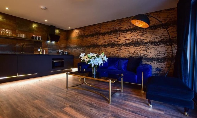 Blackpool Cabina | Wayside lodge with a private Hot tub