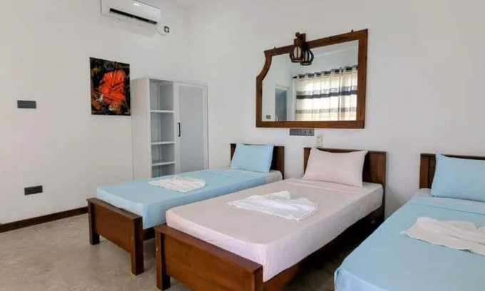Polhena Cama Y Desayuno | Skyy Villa - Standard Triple Room