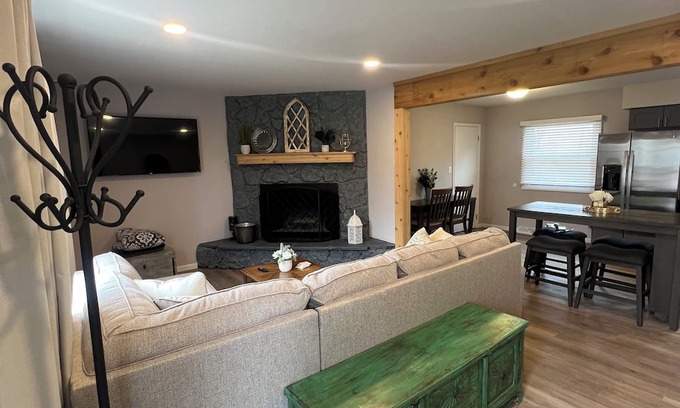 Eureka Casa | 4-Bedroom 2-Bath House Walking Distance to Eureka College