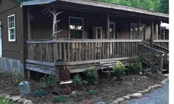 Elkins Cabina | Pioneer cabin in Bowden, Canaan Valley sleeps 8