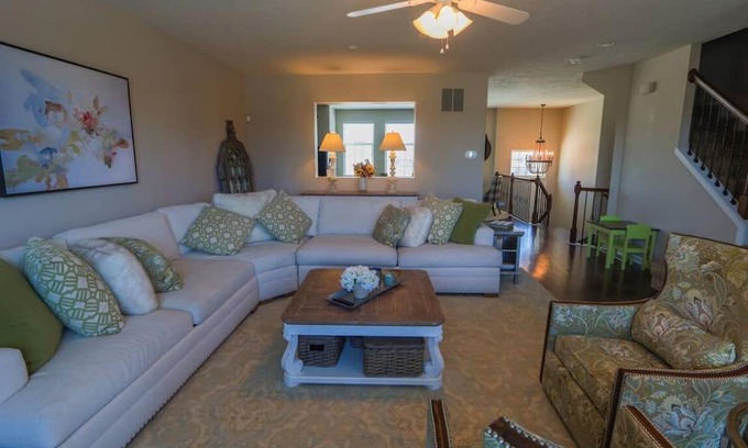 Woodmere Casa | Charming 3-bedroom house in delightful Pepper Pike with WiFi, High End FINISHES