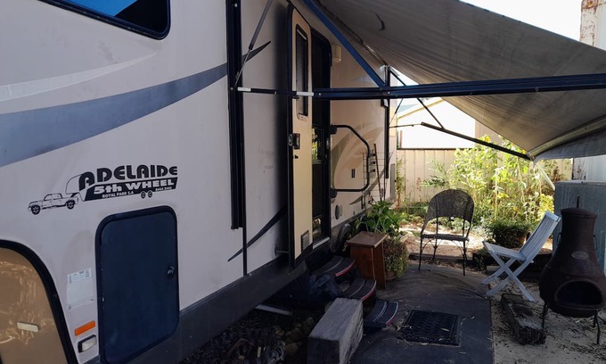 Tatiara Casa | Caravan large kitchen shower toilet fridge airconditioned washing machine