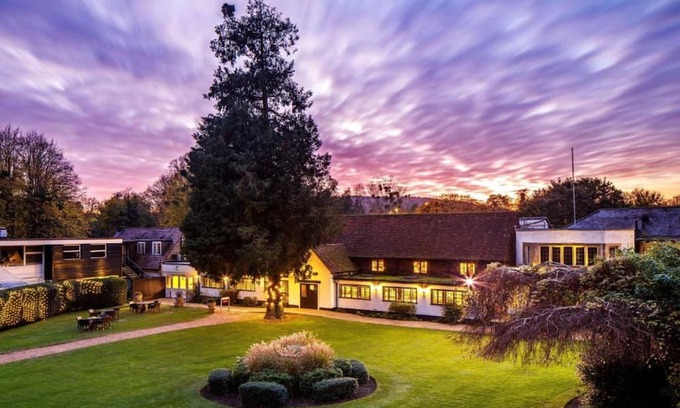 Box Hill Apartamento | Sunday BoxHill Burford Bridge Hotel Standrd Double