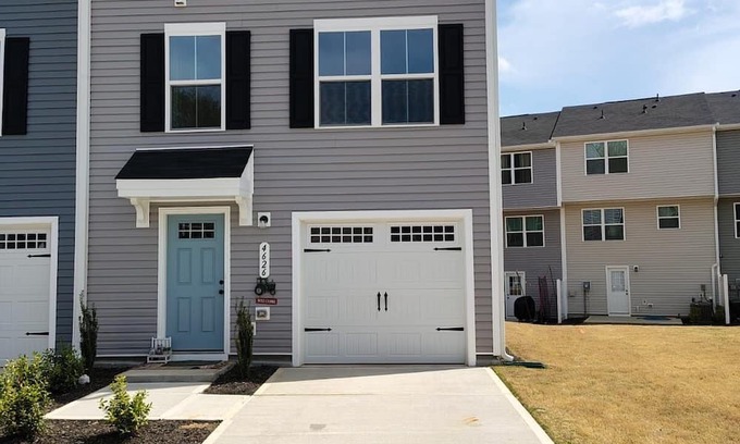Northeast Raleigh Condominio | Cozy Newly Constructed Condo on a Corner Lot - Perfect for your next getaway