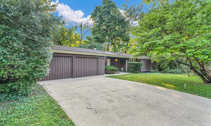 Urbana Casa | Incredible Mid-Century home in premium location