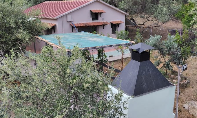 Agia Cabaña | The Cottage is non-smoking , has an outdoor dining area, barbecue and a garden.