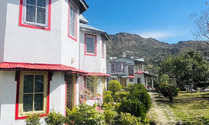 Bhimtal Cabaña | Serene 4-Bedroom Cottage in Bhimtal – Hill Views & Cozy Place