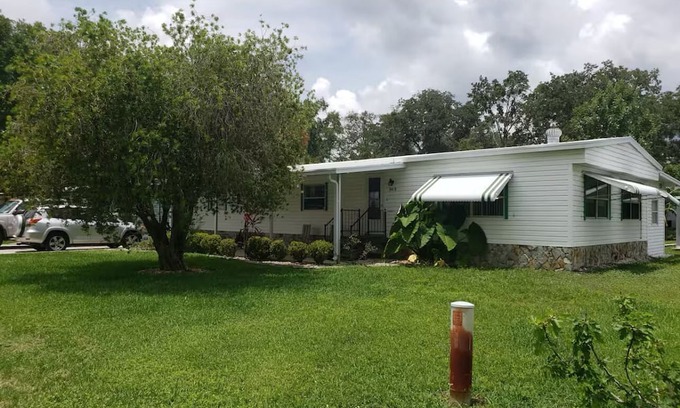 Chassahowitzka Casa | Chassahowitzka 2-bedroom double wide mobile home with WiFi, AC, Hot Tub, kayaks