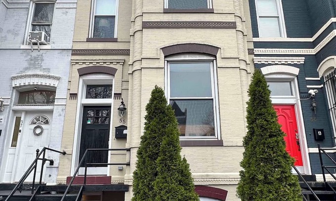 NoMa Casa | 3-bedroom house in brilliant Washington with WiFi, AC. Close to two metro stops,