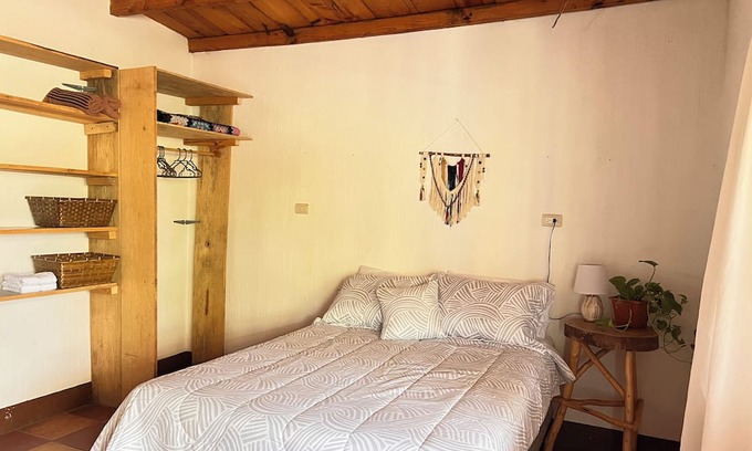 San Pedro La Laguna Apartamento | Cute 2Br Apartment with lake views & private garden! Everything you need + more.