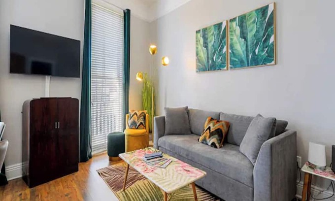 Faubourg Livaudais Apartamento | Beautiful Balcony Condo!