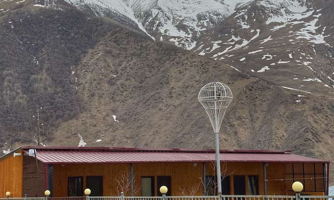Kazbegi Apartamento | A studio apartment at a secluded area by the river, surrounded by mountains.
