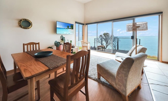Portland Apartamento | Soak up the seaside breeze and enjoy uninterrupted sea views!