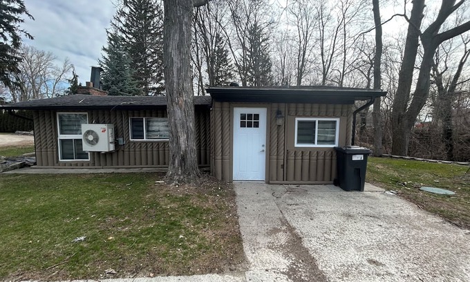 Leamington Cabina | Elias Cabin Hillside Your Perfect Hideaway in the Wilderness